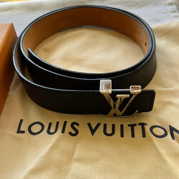 Louis Vuitton Accessories - Gorgeous Louis Vuitton black belt for women Gently used. Size 95